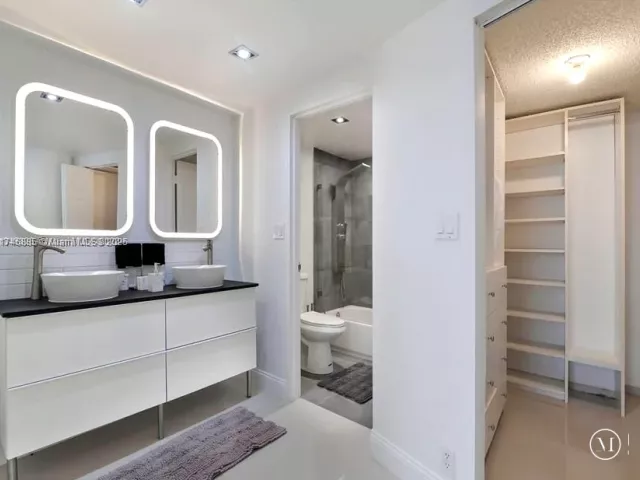 2-bedroom condo for rent in Hollywood - 3725 S Ocean Dr 1019 - MondialRealty