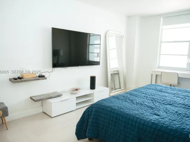 2-bedroom condo for rent in Hollywood - 3725 S Ocean Dr 1019 - MondialRealty