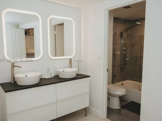 2-bedroom condo for rent in Hollywood - 3725 S Ocean Dr 1019 - MondialRealty