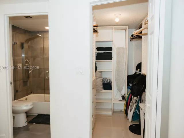 2-bedroom condo for rent in Hollywood - 3725 S Ocean Dr 1019 - MondialRealty