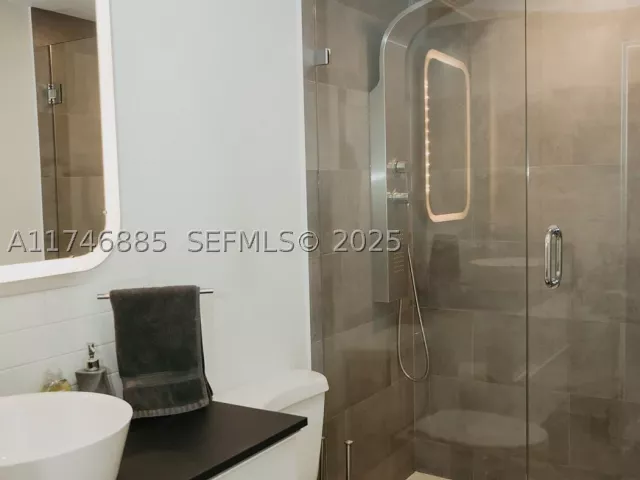 2-bedroom condo for rent in Hollywood - 3725 S Ocean Dr 1019 - MondialRealty