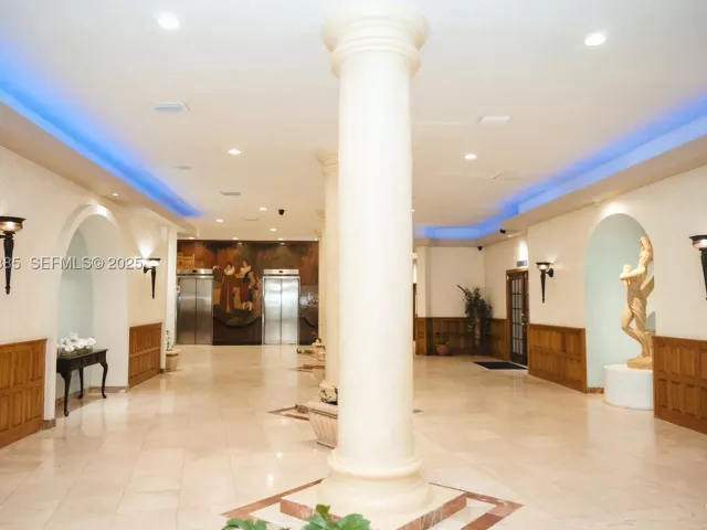 2-bedroom condo for rent in Hollywood - 3725 S Ocean Dr 1019 - MondialRealty