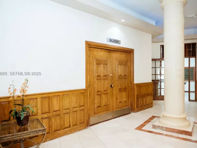 2-bedroom condo for rent in Hollywood - 3725 S Ocean Dr 1019 - MondialRealty