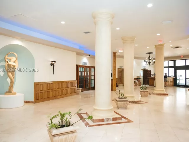 2-bedroom condo for rent in Hollywood - 3725 S Ocean Dr 1019 - MondialRealty