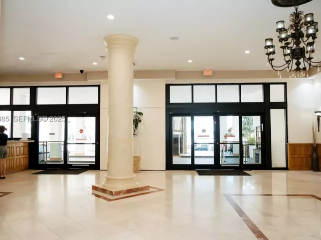 2-bedroom condo for rent in Hollywood - 3725 S Ocean Dr 1019 - MondialRealty