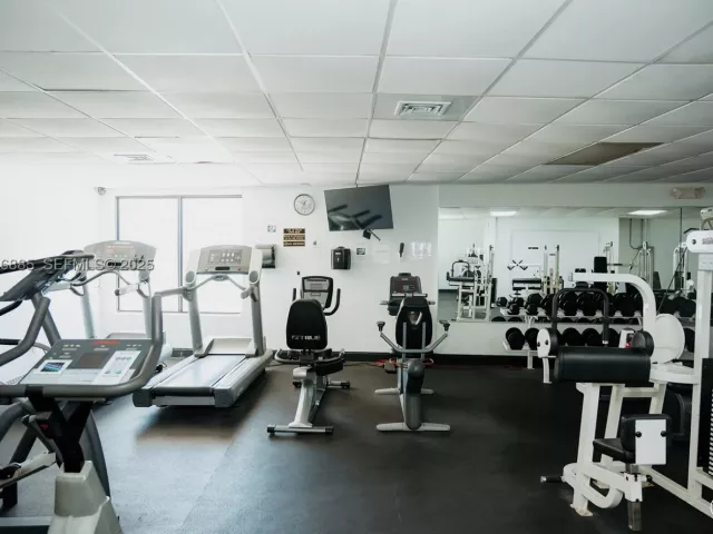 2-bedroom condo for rent in Hollywood - 3725 S Ocean Dr 1019 - MondialRealty