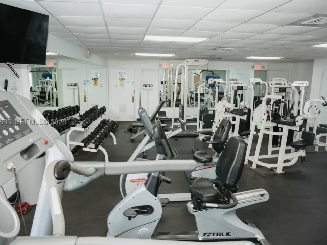 2-bedroom condo for rent in Hollywood - 3725 S Ocean Dr 1019 - MondialRealty