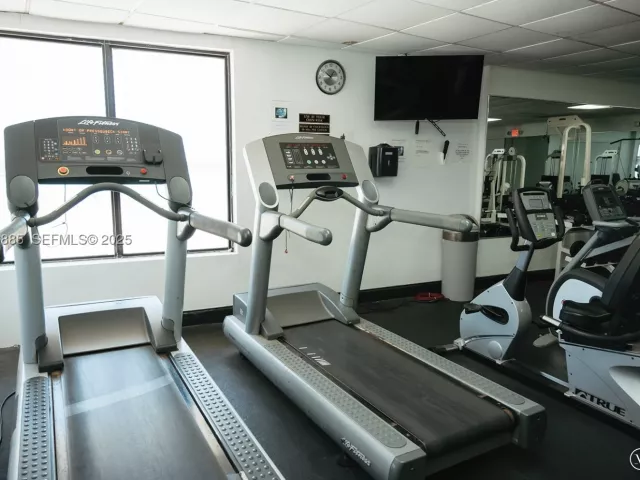 2-bedroom condo for rent in Hollywood - 3725 S Ocean Dr 1019 - MondialRealty