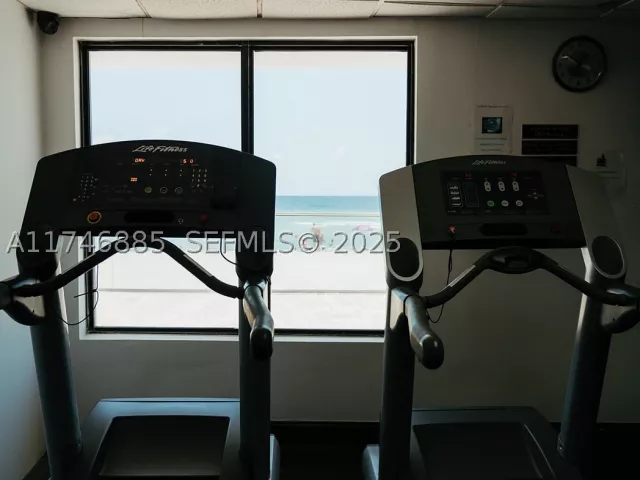 2-bedroom condo for rent in Hollywood - 3725 S Ocean Dr 1019 - MondialRealty