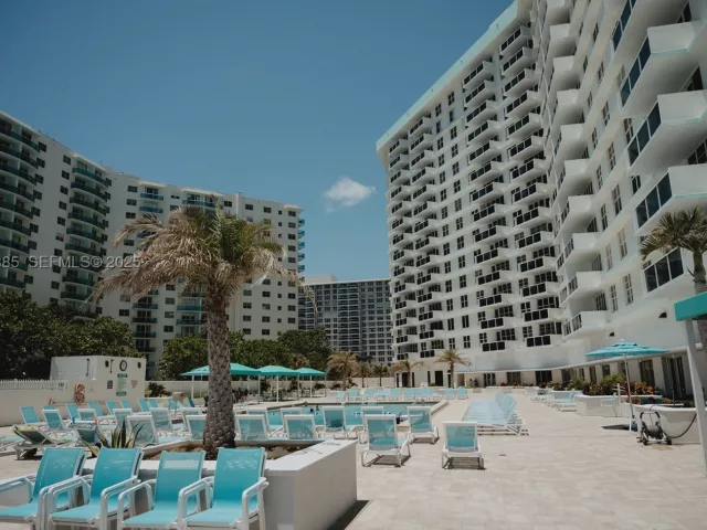 2-bedroom condo for rent in Hollywood - 3725 S Ocean Dr 1019 - MondialRealty