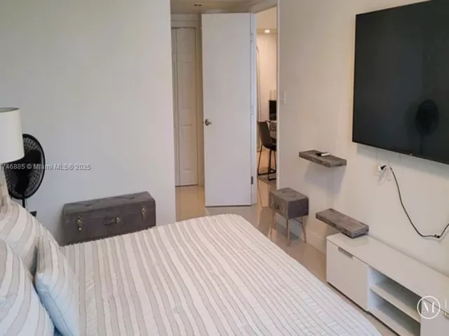 2-bedroom condo for rent in Hollywood - 3725 S Ocean Dr 1019 - MondialRealty