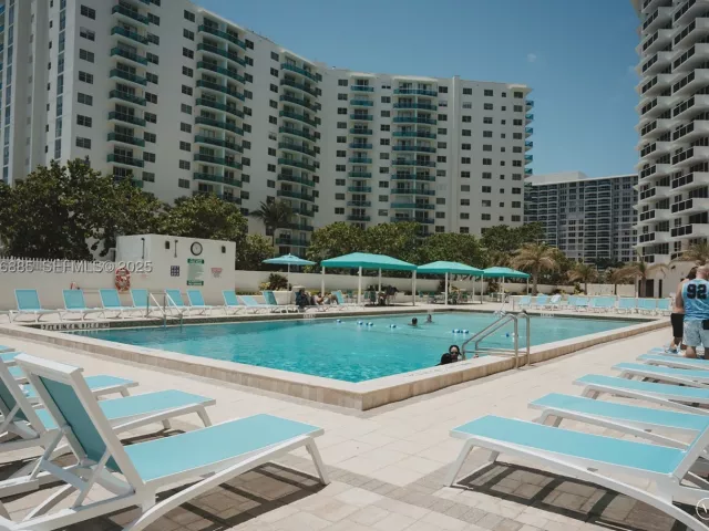 2-bedroom condo for rent in Hollywood - 3725 S Ocean Dr 1019 - MondialRealty