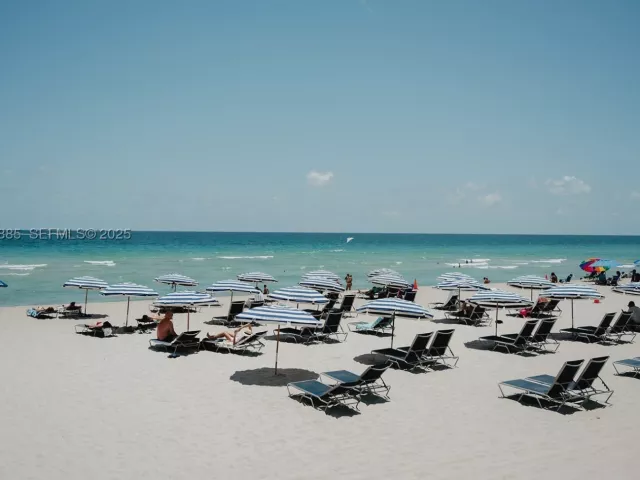 2-bedroom condo for rent in Hollywood - 3725 S Ocean Dr 1019 - MondialRealty