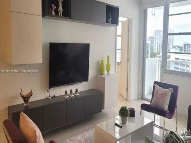 2-bedroom condo for rent in Hollywood - 3725 S Ocean Dr 1019 - MondialRealty