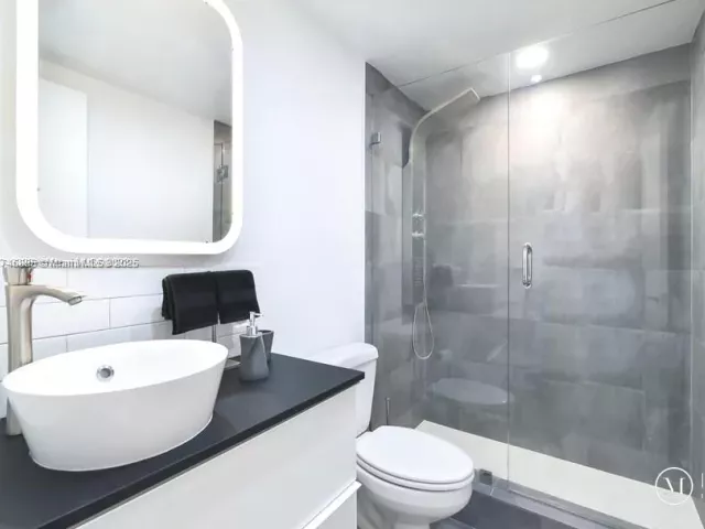 2-bedroom condo for rent in Hollywood - 3725 S Ocean Dr 1019 - MondialRealty