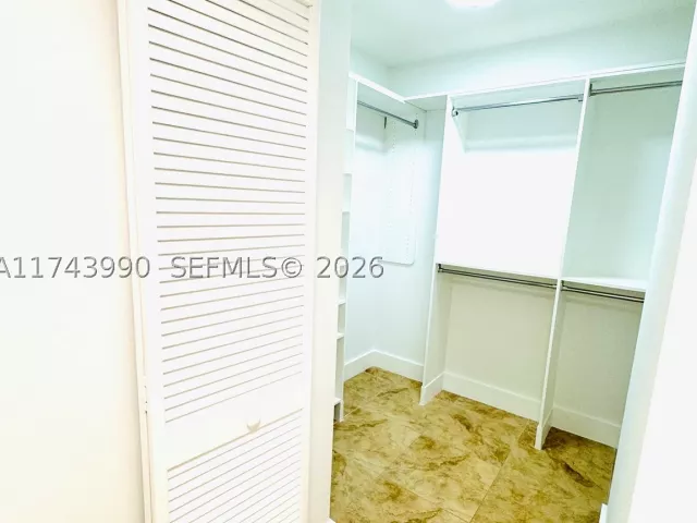 2-bedroom condo for sale in Miami - 41 SE 5th St 808 - MondialRealty
