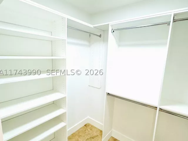 2-bedroom condo for sale in Miami - 41 SE 5th St 808 - MondialRealty