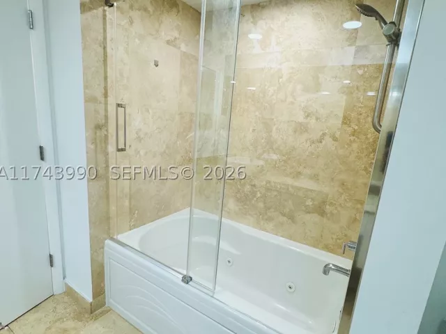 2-bedroom condo for sale in Miami - 41 SE 5th St 808 - MondialRealty