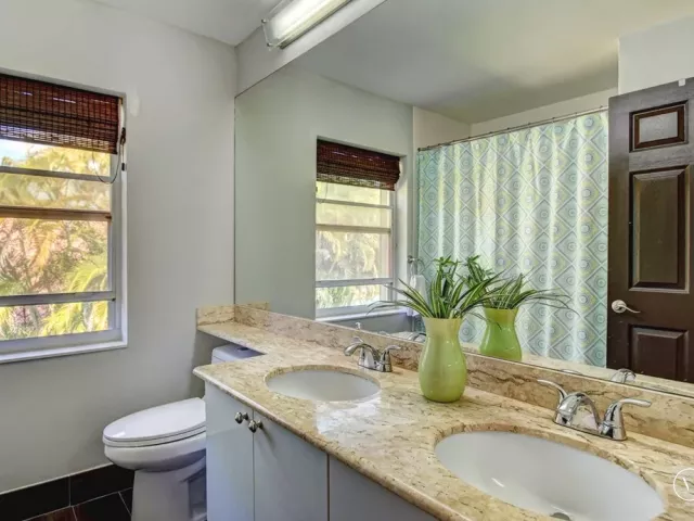 2-bedroom condo for sale in Miami - 41 SE 5th St 808 - MondialRealty