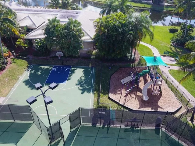 2-bedroom condo for sale in Miami - 41 SE 5th St 808 - MondialRealty