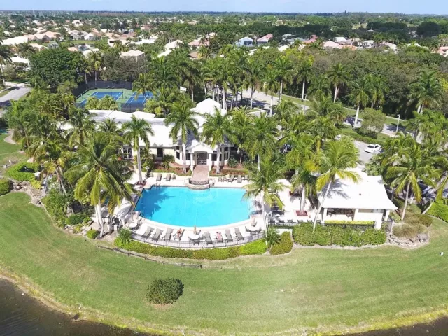 2-bedroom condo for sale in Miami - 41 SE 5th St 808 - MondialRealty