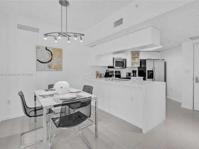 Apartment for sale  Unit #1602 - photo 5651989