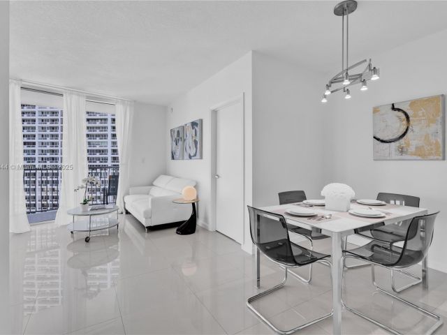 Apartment for sale  Unit #1602 - photo 5651990