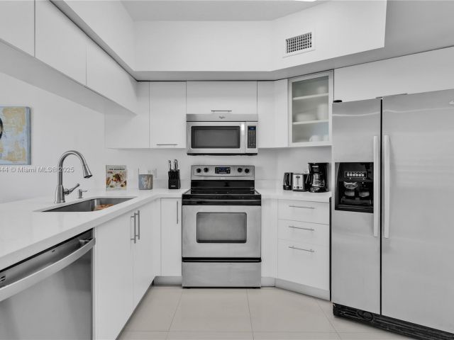 Apartment for sale  Unit #1602 - photo 5651996