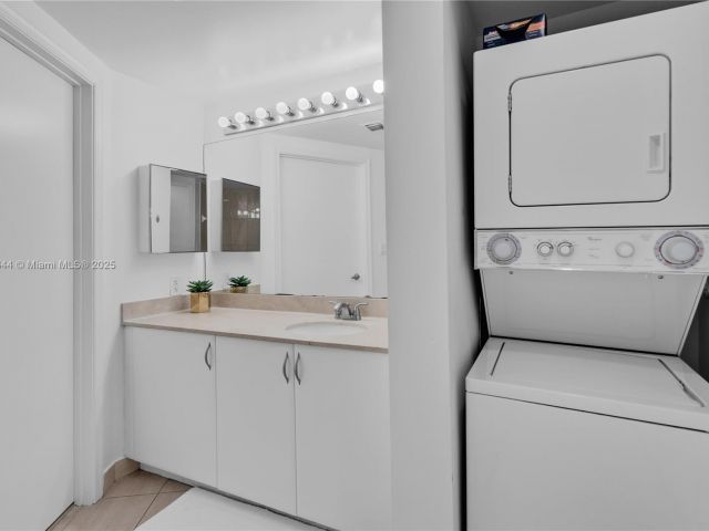 Apartment for sale  Unit #1602 - photo 5651997