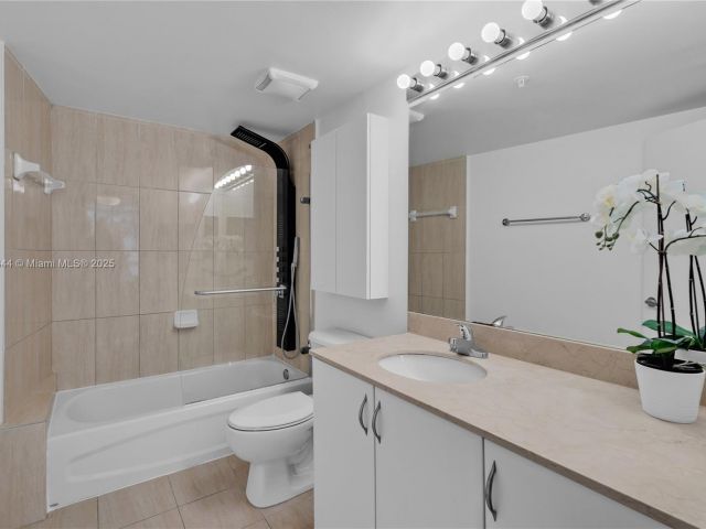 Apartment for sale  Unit #1602 - photo 5651999