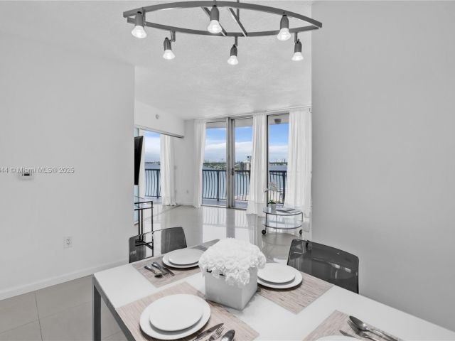 Apartment for sale  Unit #1602 - photo 5652003