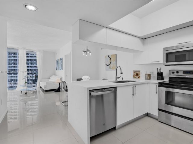 Apartment for sale  Unit #1602 - photo 5652004