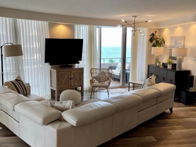 Apartment for rent  Unit #1012 - photo 6263163