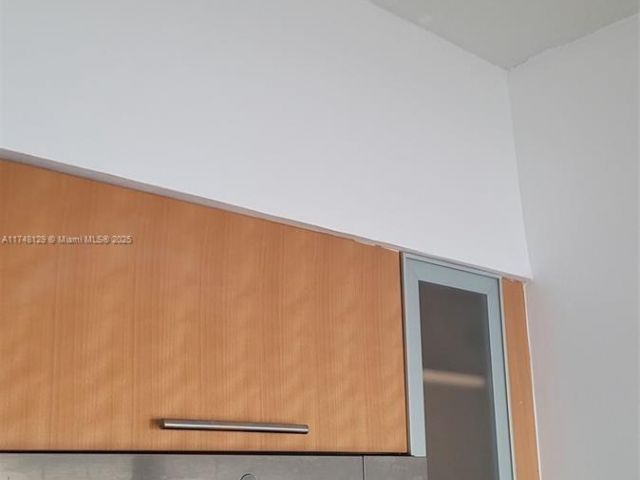 1-bedroom condo for sale in Miami - 1750 N Bayshore Dr 3311 - MondialRealty