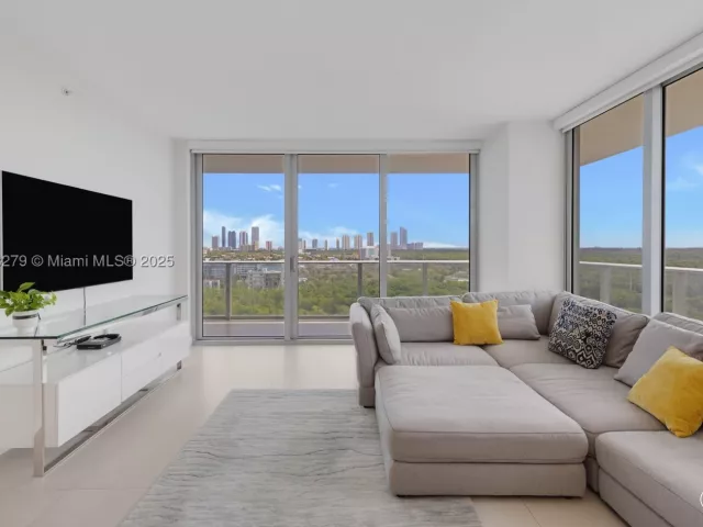 3-bedroom condo for sale in North Miami Beach - 16385 Biscayne Blvd 1221 - MondialRealty