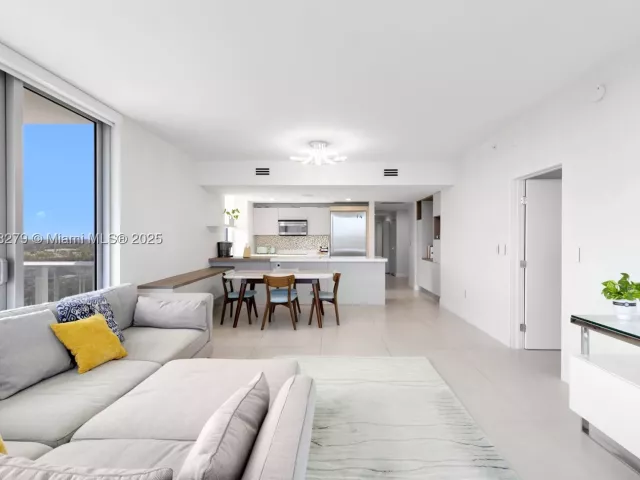 3-bedroom condo for sale in North Miami Beach - 16385 Biscayne Blvd 1221 - MondialRealty