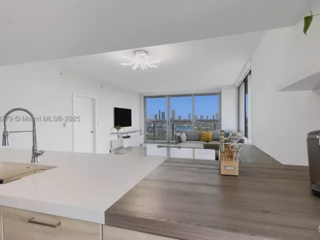 3-bedroom condo for sale in North Miami Beach - 16385 Biscayne Blvd 1221 - MondialRealty