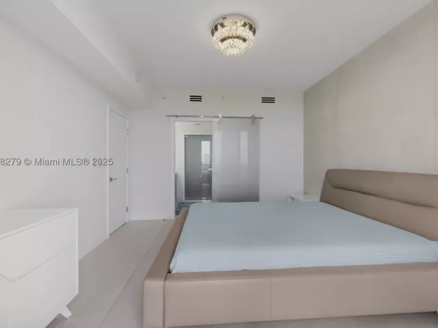 3-bedroom condo for sale in North Miami Beach - 16385 Biscayne Blvd 1221 - MondialRealty