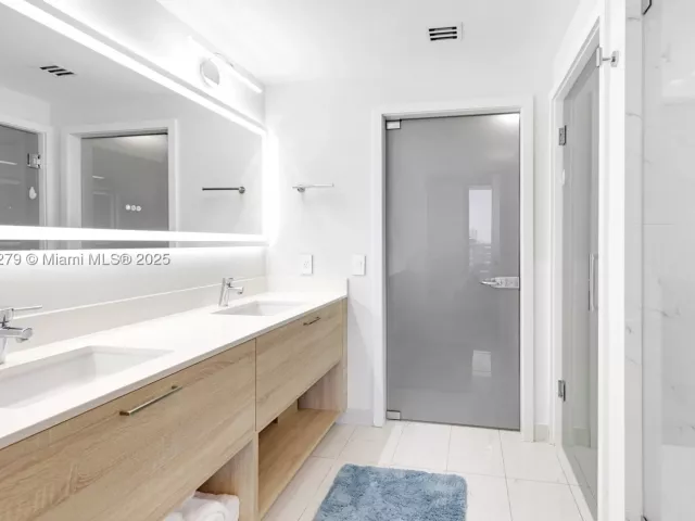 3-bedroom condo for sale in North Miami Beach - 16385 Biscayne Blvd 1221 - MondialRealty