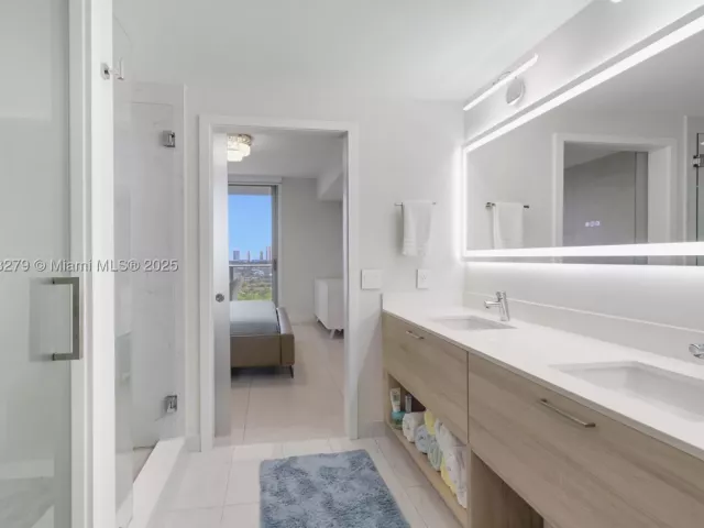3-bedroom condo for sale in North Miami Beach - 16385 Biscayne Blvd 1221 - MondialRealty