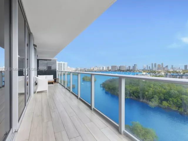 3-bedroom condo for sale in North Miami Beach - 16385 Biscayne Blvd 1221 - MondialRealty