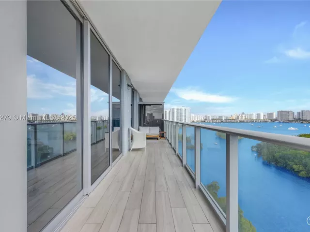 3-bedroom condo for sale in North Miami Beach - 16385 Biscayne Blvd 1221 - MondialRealty