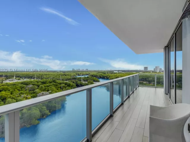 3-bedroom condo for sale in North Miami Beach - 16385 Biscayne Blvd 1221 - MondialRealty