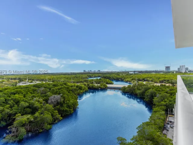 3-bedroom condo for sale in North Miami Beach - 16385 Biscayne Blvd 1221 - MondialRealty
