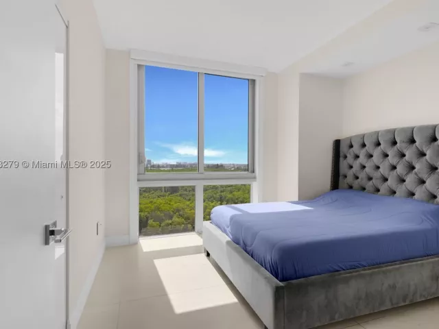3-bedroom condo for sale in North Miami Beach - 16385 Biscayne Blvd 1221 - MondialRealty