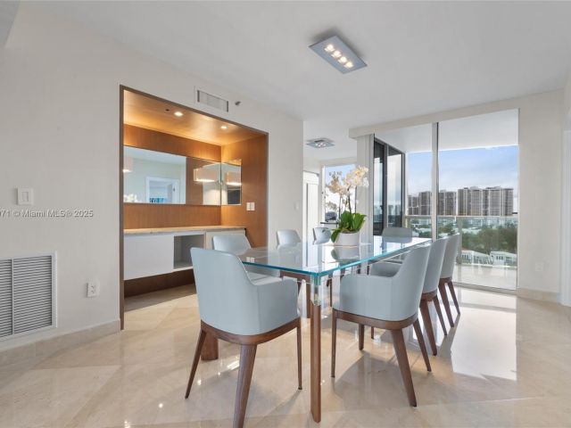 Apartment for sale  Unit #1004 - photo 5671225