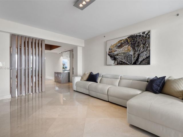 Apartment for sale  Unit #1004 - photo 5671231