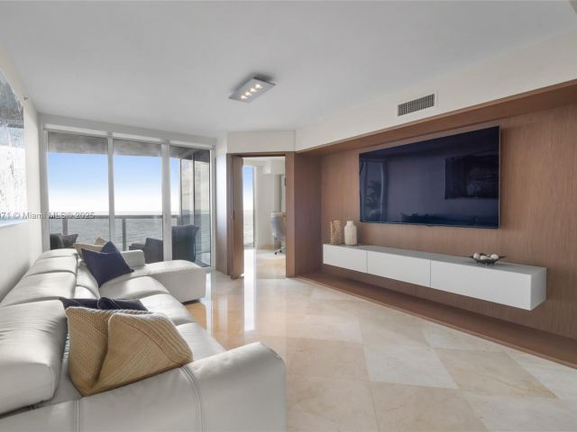 Apartment for sale  Unit #1004 - photo 5671232