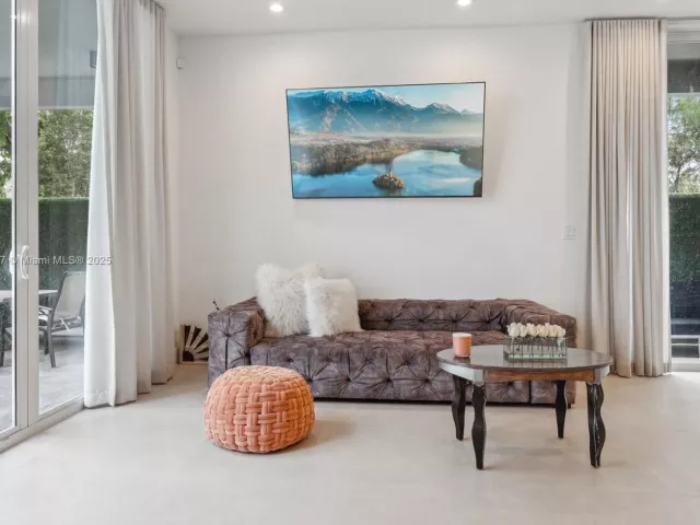 3-bedroom home for rent in Miami - 3580 SW 23rd St 3580 - MondialRealty