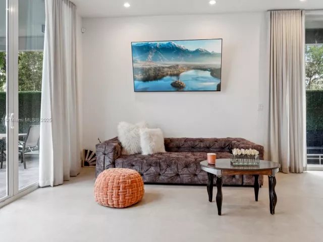 3-bedroom home for rent in Miami - 3580 SW 23rd St 3580 - MondialRealty